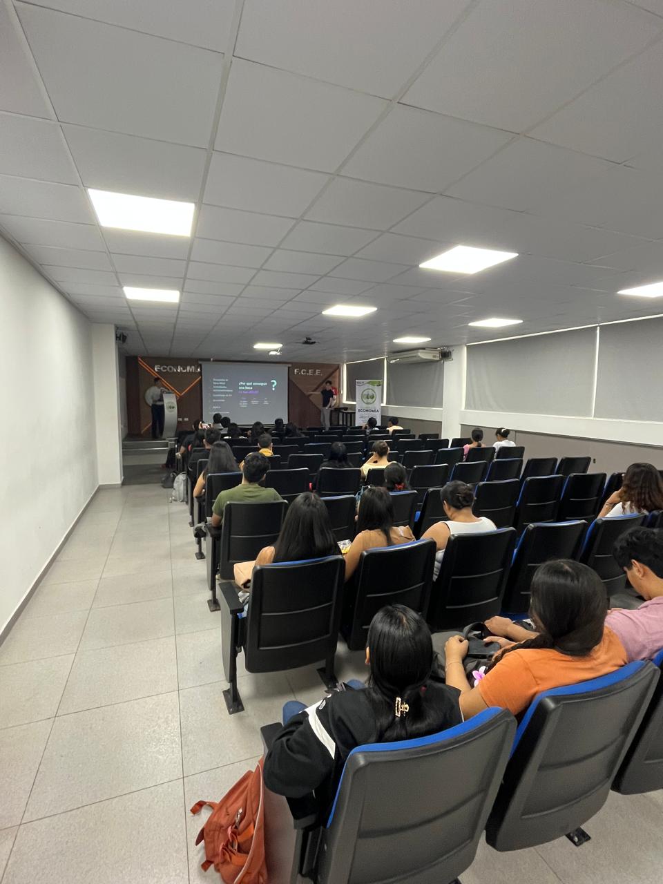 Academia y formación en la sede UAGRM